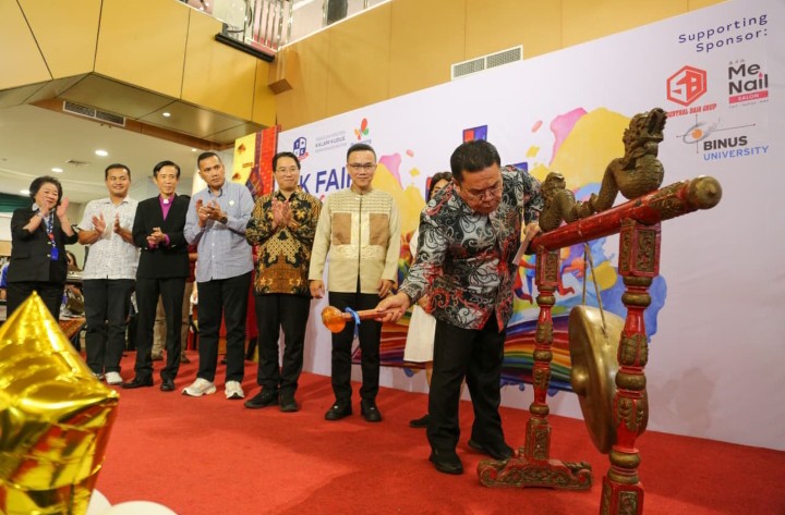 Wali Kota Pematangsiantar Wesly Silalahi, SH, MKn Buka KK Fair 2026, di Lantai 1 Suzuya Merdeka Mall, Jalan Merdeka Kelurahan Pardomuan Kecamatan Siantar Timur