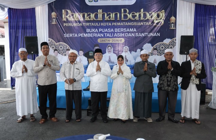 Wali Kota Pematangsiantar Wesly Silalahi, SH, MKn Serahkan Tali Asih & Santunan Kepada Jamaah Masjid, Pengurus Badan Kemakmuran Masjid (BKM) & Para Ustadz