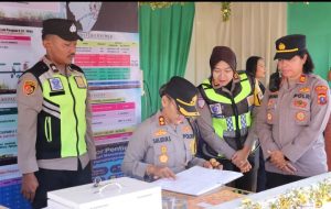 Pastikan Arus Balik Lancar , Kapolres Pematangsiantar Bersama Bhayangkari Cabang Cek Pos Ops Ketupat Toba 2026