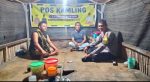 Jaga Kekompakan Warga, Bhabinkamtibmas Bosar Maligas Sambangi Poskamling Sei Merbau Tengah Malam